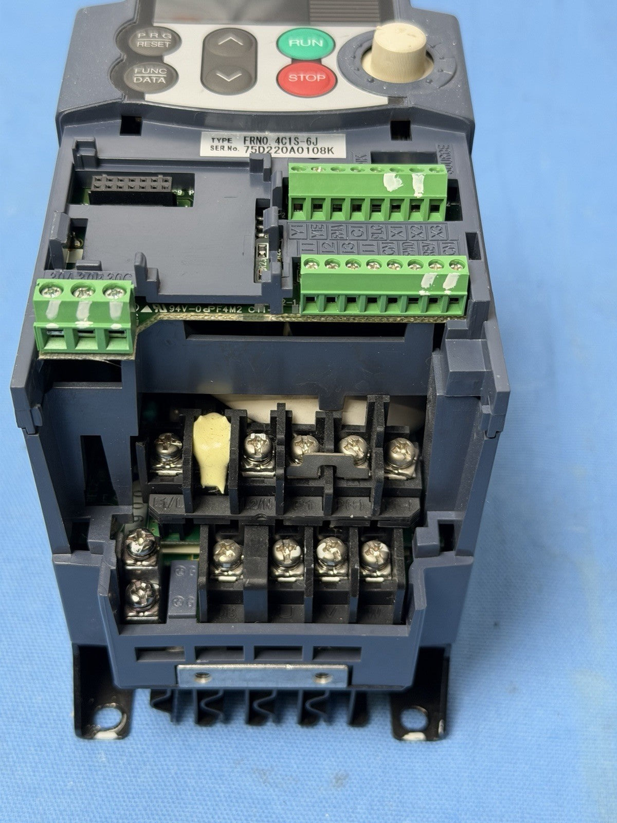 1PC Fuji  Frequency Converter FRNO.4C1S-6.J
