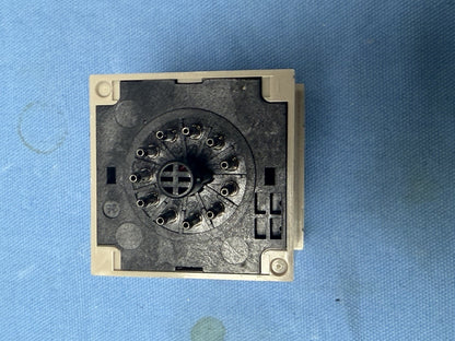Omron H3CR-A 100-240VAC Timer
