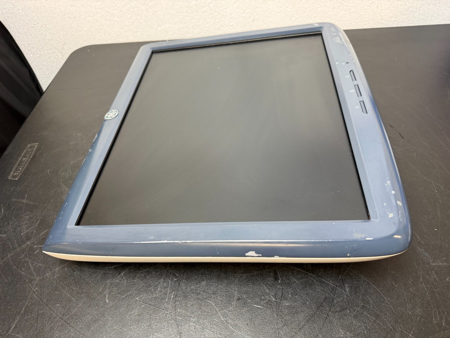 GE LOGIQ E9 - MONITOR