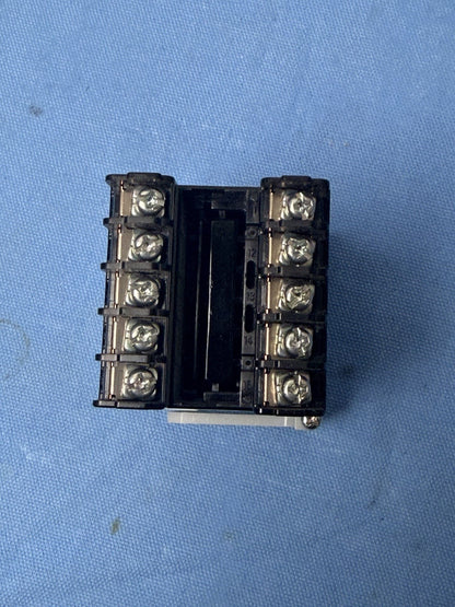 OMRON Temperature Controller E5CN-QT